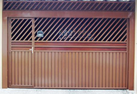 Portão Automático de Chapa e Madeira Modelo 31